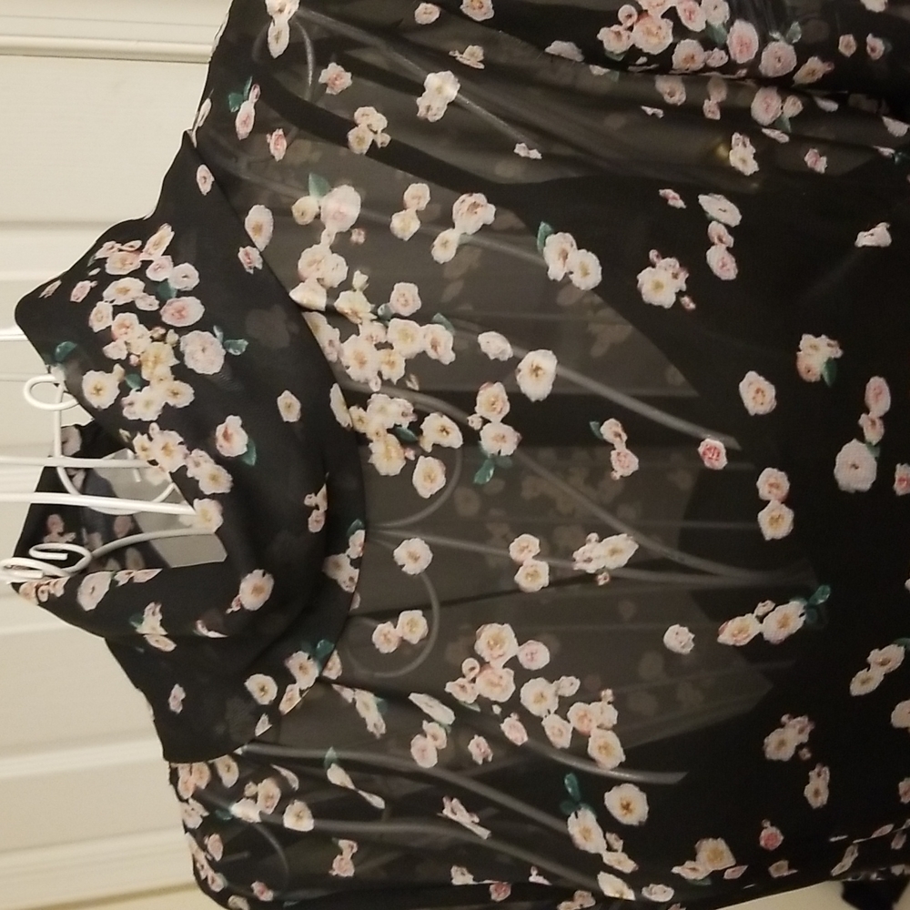 Gorgeous women's CAARA black floral dress - Picture 3 of 12